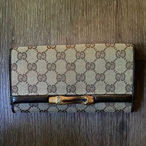 Like new Gucci wallet with bamboo - large